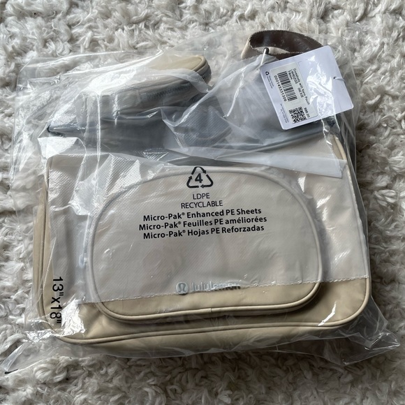 lululemon crossbody with nano pouch 🤍 - Picture 2 of 6